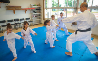  As atividades têm como objetivo ampliar o acesso ao esporte, à cultura e ao lazer no município. Há oportunidades nos três turnos, ampliando o acesso da população de todas as idades