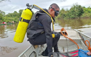 Bombeiros realizam buscas no Rio Lontra após jovem desaparecer ao tentar atravessar a nado na zona rural de Piraquê.