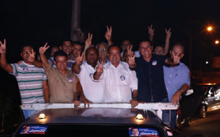 Vicentinho (PR) durante carreata.