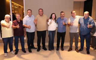 Senador Eduardo Gomes (PL-TO) durante encontro que consolidou a nominata do partido com cinco deputados estaduais 