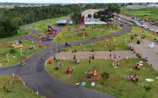 O local já está recebendo a decoração temática e estará aberto para o público durante toda a semana que antecede a Páscoa.