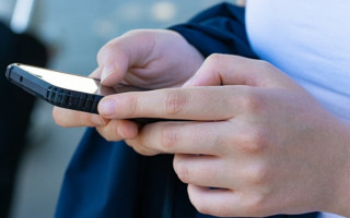 A frequência de uso das plataformas aparece como moderada