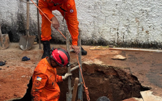 Pedreiro fica soterrado durante escavação de fossa em Araguaína
