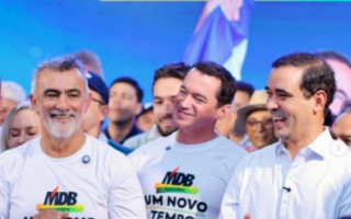 Vicentinho Júnior, Amélio Cayres e Alexandre Guimarães durante ato de filiação do presidente da Assembleia Legislativa ao MDB, em Palmas 