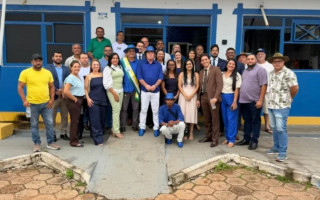 Prefeito Kasarin durante anúncio de renúncia para concorrer a uma vaga na Aleto; gestão deixou R$ 50 milhões em caixa