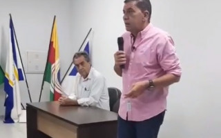 Candidato ao governo pelo PSB, Carlos Amastha, em sabatina da Aciara.