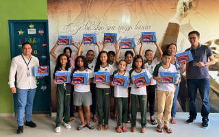 Entrega de equipamentos digitais durante o lançamento do programa Escola da Energia em escolas do Tocantins 