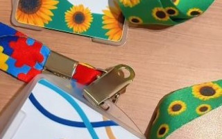 Crachá de identificação do Lago Center Shopping, em Araguaína, disponível gratuitamente para autistas e pessoas com deficiência oculta