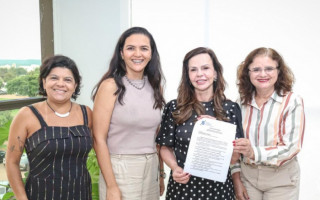 Senadora Professora Dorinha durante assinatura da Carta-Compromisso com representantes do Sindicato dos Jornalistas Profissionais do Tocantins