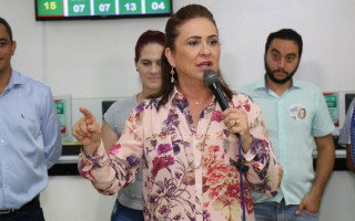 Kátia Abreu durante visita a comerciantes de Araguaína