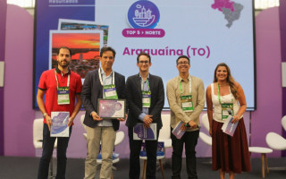 Prêmio foi entregue a secretários da Prefeitura durante a participação no Smart City Expo Curitiba 2026, realizado no fim de março 