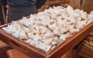 Biscoito Amor Perfeito, produzido artesanalmente em Natividade (TO), foi destaque no Guia Michelin 2026 ao integrar prato do chef Nello Cassese 