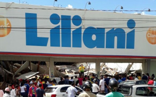 Teto da Lojas Liliane desabou nesta manhã de quinta-feira (24).