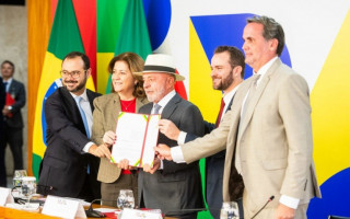 Presidente Lula assinou Medida Provisória que promove a reorganização financeira de milhões de brasileiros e a ampliação do acesso ao crédito em melhores condições.