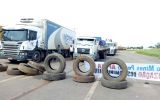 Bloqueio da BR 153 em Colinas do Tocantins