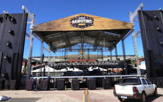 Estrutura da Agrotins Fest é preparada na Praça dos Girassóis para receber o público