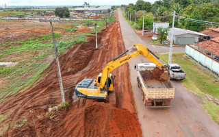 As equipes seguem limpando a margem oposta ao Bairro de Fátima para continuar a duplicação