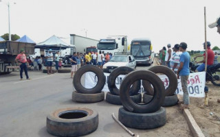 Bloqueio da BR 153 em Colinas do Tocantins