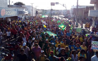 Araguainenses vão às ruas protestar a favor dos caminhoneiros.