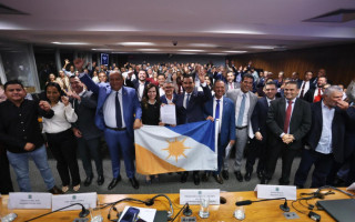 Senadora Professora Dorinha (União) durante reunião com prefeitos tocantinenses na Marcha dos Municípios, em Brasília 