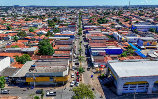 Avenida Prefeito João de Sousa Lima, uma das principais vias comerciais de Araguaína