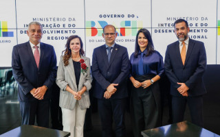 Senadora Professora Dorinha Seabra durante reunião com secretário-executivo do Ministério da Integração e Desenvolvimento Regional