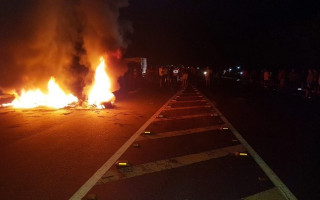 Manifestação nesta terça-feira (29) na BR 153 em Guaraí.