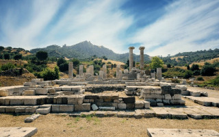  Templo de Ártemis, também conhecido como o Templo de Diana, era um antigo templo grego localizado na cidade de Éfeso, na atual Turquia.