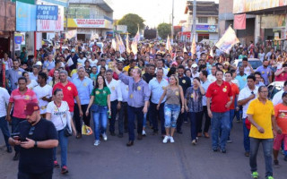 Caminhada de Carlesse percorreu a Avenida Goiás até a Rua 13, na saída para o município de Peixe.