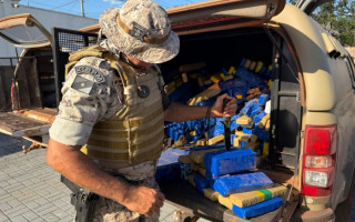 Polícia Militar apreendeu cerca de 1,3 tonelada de maconha escondida em carreta que tombou na BR-010, em Goiatins