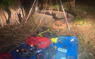 Operação do Corpo de Bomeiros para retirar o corpo submerso no poço