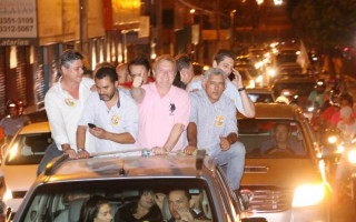 Carlesse comemora vitória no 1º turno com carreata em Gurupi.