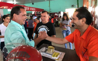 Vicentinho Alves (PR) faz corpo a corpo em busca do voto em Porto Nacional