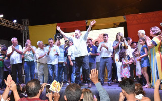 Carlesse em reunião com moradores da Quadra 706 Sul, em Palmas.