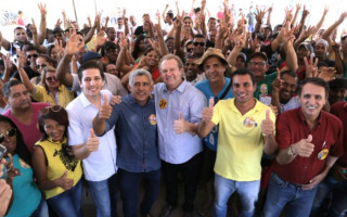 Governador interino e candidato ao goerno, Mauro Carlesse cumpriu agenda em Palmeirópolis e Paranã