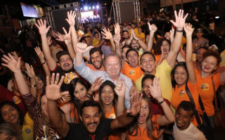 Carlesse reúne milhares no último comício no Aureny IlI, em Palmas