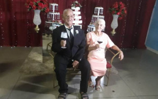 Casal de Divinópolis comemora Bodas de vinho: 70 anos de casados.