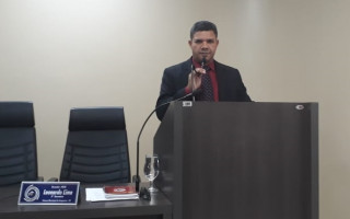 Vereador Edimar Leandro na Tribuna da Câmara de Araguaína