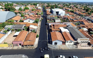 Foram aproximadamente 11 km de recapeamento asfáltico, no bairro mais populoso da cidade.