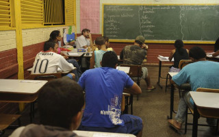 Professores dizem que falta continuidade de boas políticas e alinhamento dos programas educacionais com a sala de aula.