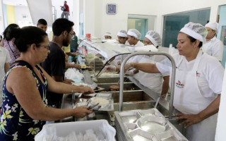 Em média, mil refeições são servidas diariamente no Restaurante Popular de Araguaína, segundo a prefeitura.