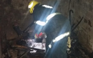 Populares apagaram as chamas antes da chegada dos Bombeiros