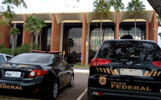 Agentes cumprem mandados no Tribunal de Justiça do Tocantins.