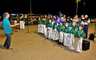 O coral Unicanto fez a abertura do evento, com apresentação de clássicos populares