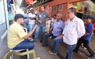 Candidato ao Senado Federal, Paulo Mourão (PT), visita Mercado Municipal de Araguaína.