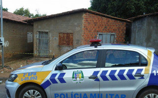 Polícia interditou a casa a espera da perícia.