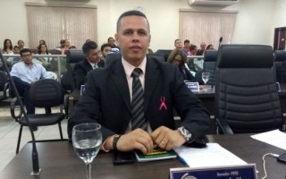Vereador Leonardo Lima em sessão na Câmara de Araguaína