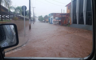 Ruas no entorno do Córrego Neblina ficaram inundadas.