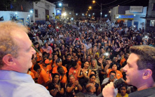 Comício ocorreu na noite desta quinta-feira na Rua 13 de Maio em Araguaína.