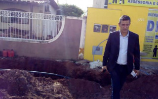 Secretário Estadual de Saúde Renato Jaime visitou obras da rede de esgoto próxino ao HRA.